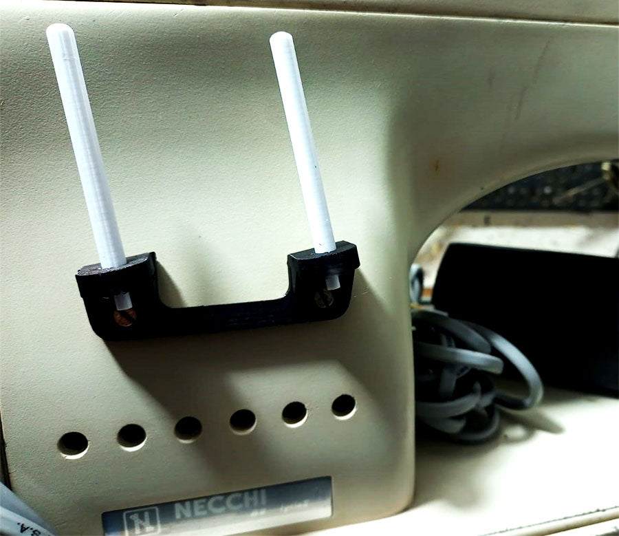 Porta Hilo Doble Extra Reforzado para Máquina de Coser Necchi Lycia II